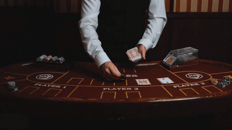 El Papel del Dealer en el Casino: Todo lo que Necesitas Saber